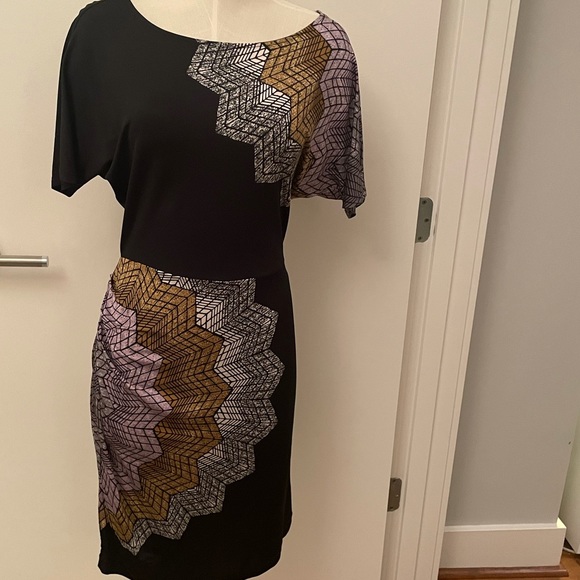 BCBGMaxAzria Dresses & Skirts - BCBG printed sheath dress